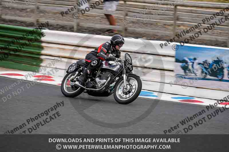 Vintage motorcycle club;eventdigitalimages;mallory park;mallory park trackday photographs;no limits trackdays;peter wileman photography;trackday digital images;trackday photos;vmcc festival 1000 bikes photographs